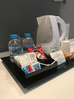 Tek Büyük Yataklı Oda, Havuz Manzaralı (3 adults)