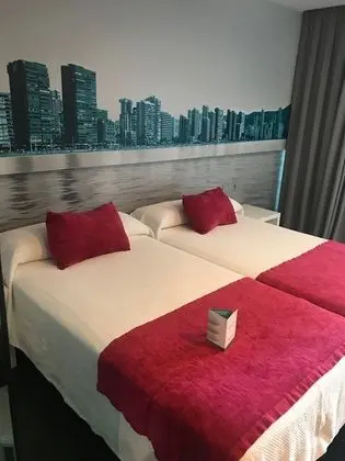 Tek Büyük Yataklı Oda, Havuz Manzaralı (3 adults)