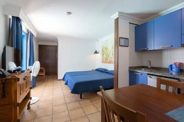 Stüdyo, Havuz Manzaralı