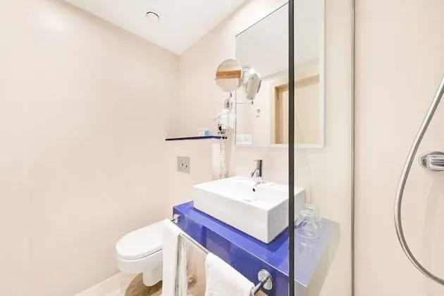 Tek Büyük Yataklı Oda, Balkon