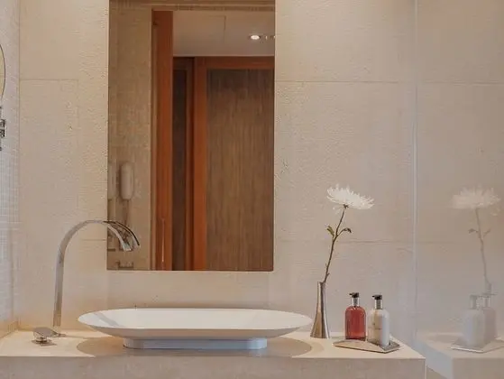 Deluxe Tek Büyük Yataklı Oda, Teras, Havuz Manzaralı