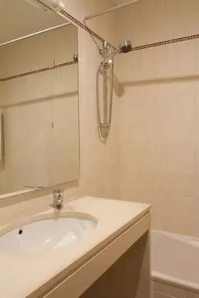 Büyük Yataklı Tek Kişilik Oda