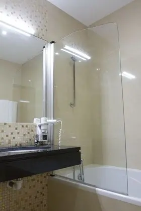 Büyük Yataklı Tek Kişilik Oda