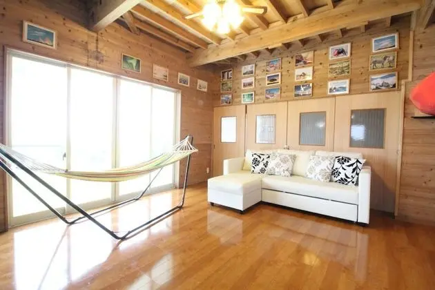 Ev (Private Vacation)