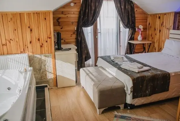 Jakuzili Junior Suite Oda