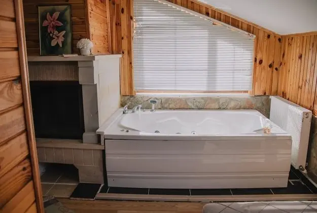 Jakuzili Junior Suite Oda