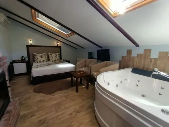 Deluxe Kral Dairesi Oda Şömineli Ve Jakuzili