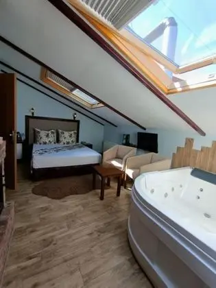 Deluxe Kral Dairesi Oda Şömineli Ve Jakuzili