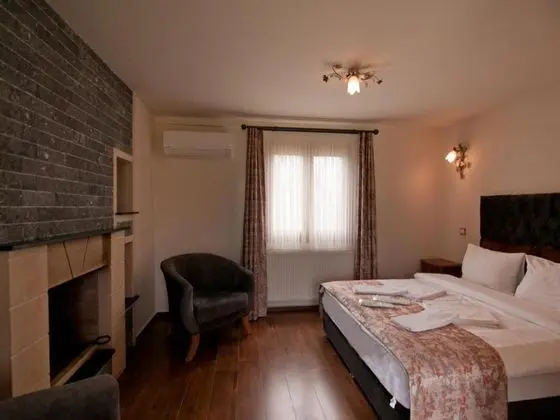 Sömineli Bungalow Bahçe Manzaralı Oda