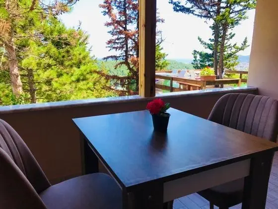 Comfort Oda Ana Bina, Orman veya Kısmi Deniz Manzaralı, Balkonlu