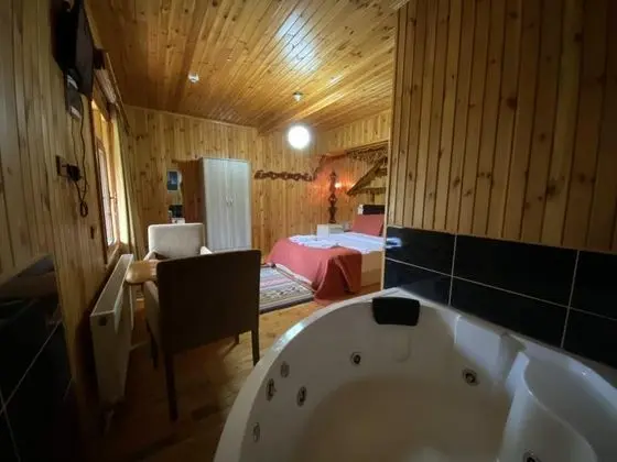 Deluxe Jakuzili Suite