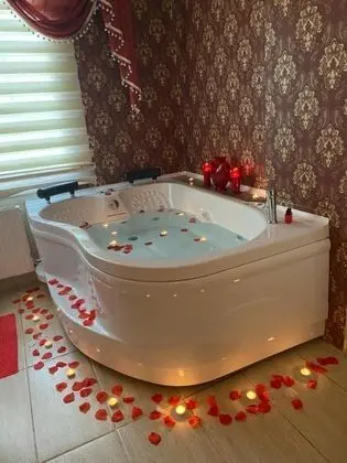 Jakuzili ve Şömineli Suite Oda, Dağ Manzaralı, Şömineli ve Jakuzili