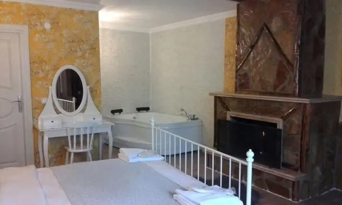 Jakuzili Sömineli Luxury Suite Oda