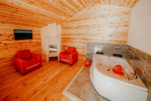 Deniz Manzaralı Jakuzili Bungalow Oda