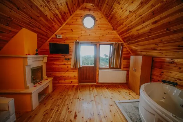 Deniz Manzaralı Jakuzili Japon Bungalow Oda