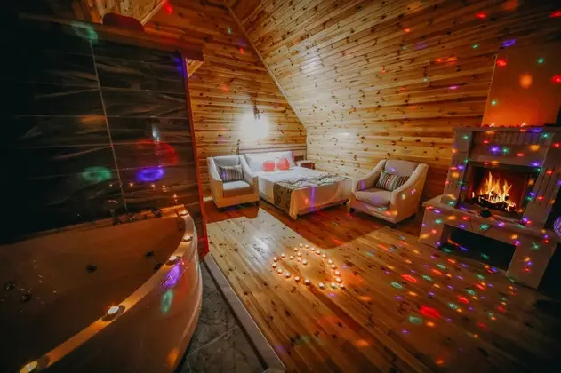 Deniz Manzaralı Jakuzili Japon Bungalow Oda