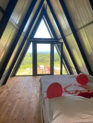 Deniz Manzaralı Özel Havuzlu Superior Dublex Jakuzili Üçgen Bungalow Oda