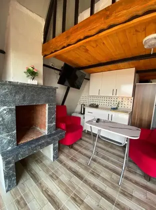 Suit Dubleks Jakuzili Üçgen Bungalow Oda