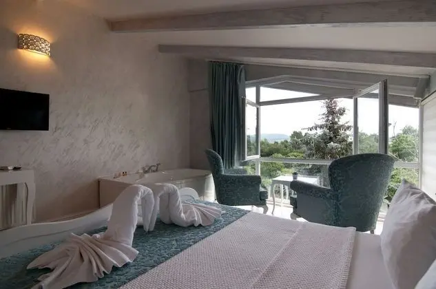 Deluxe Tek Büyük Yataklı Oda (with Whirlpool)