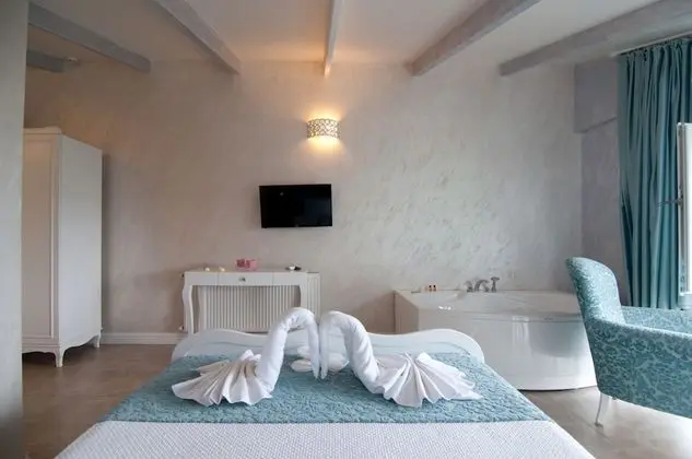 Deluxe Tek Büyük Yataklı Oda (with Whirlpool)