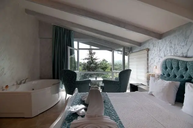 Deluxe Tek Büyük Yataklı Oda (with Whirlpool)