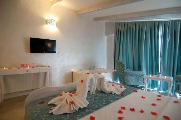 Deluxe Tek Büyük Yataklı Oda (with Whirlpool)