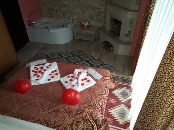Jakuzili ve Şömineli Standart Oda, Bahçe Manzaralı