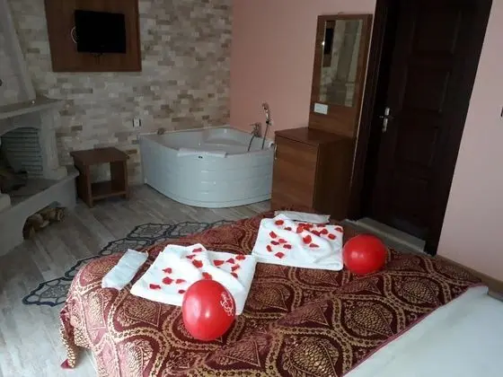Jakuzili ve Şömineli Standart Oda, Bahçe Manzaralı