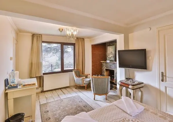 Çift Kişilik Oda Nehir Manzaralı ve Şömineli