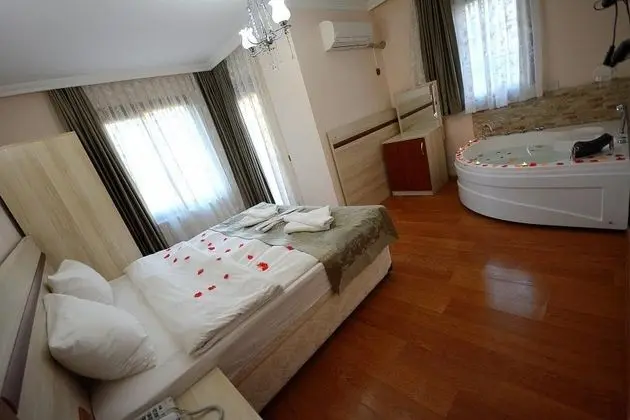Jakuzili Deluxe Oda 