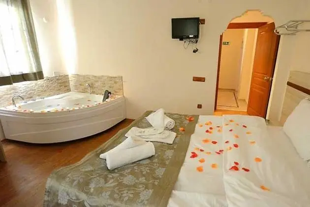 Jakuzili Deluxe Oda (İptal Edilemez)