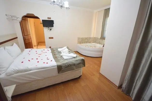 Jakuzili Deluxe Oda (İptal Edilemez)