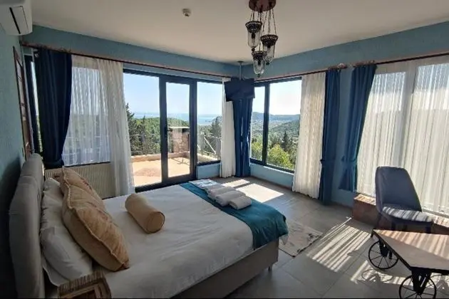 Deluxe Queen Suite Teraslı Orman Ve Deniz Manzaralı Oda