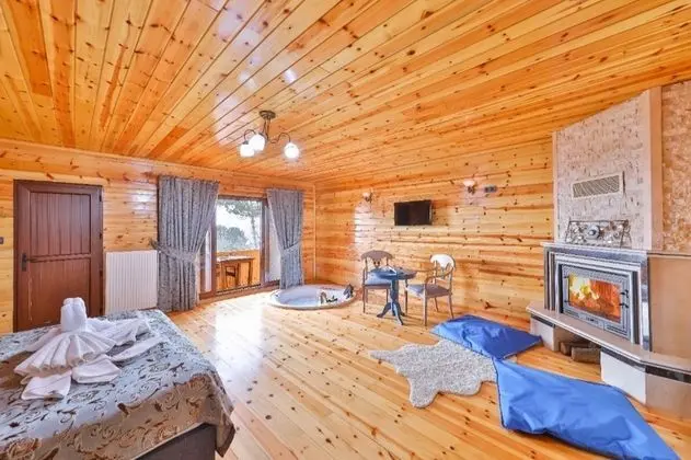 Sömineli Jakuzili Bungalow Oda