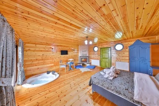 Sömineli Jakuzili Bungalow Oda
