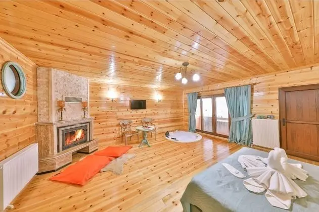 Sömineli Jakuzili Bungalow Oda