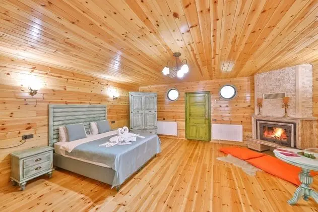 Sömineli Jakuzili Bungalow Oda
