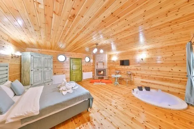 Sömineli Jakuzili Bungalow Oda