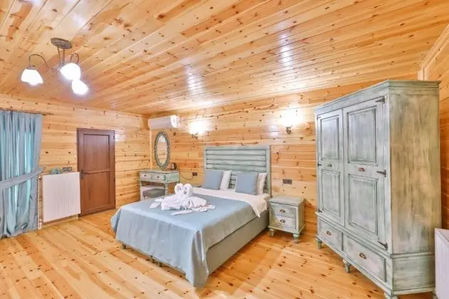 Sömineli Jakuzili Bungalow Oda