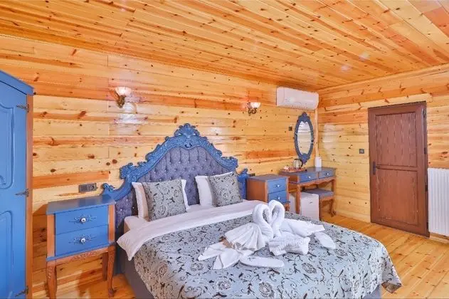 Sömineli Jakuzili Bungalow Oda