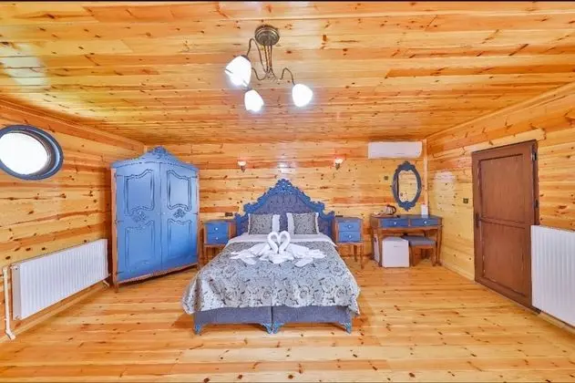 Sömineli Jakuzili Bungalow Oda