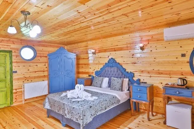 Sömineli Jakuzili Bungalow Oda