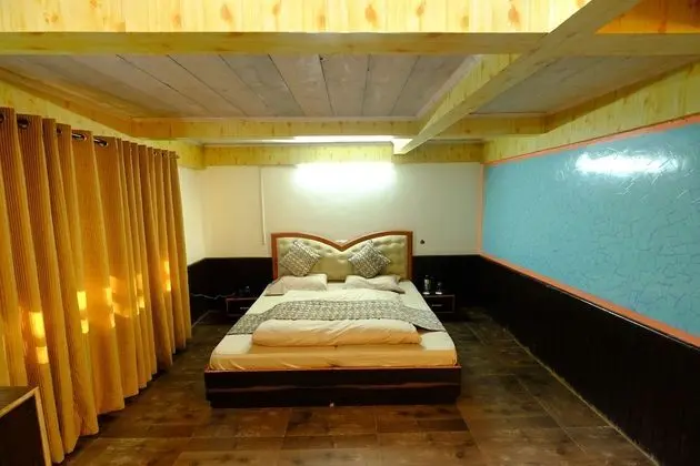 Duplex Hut