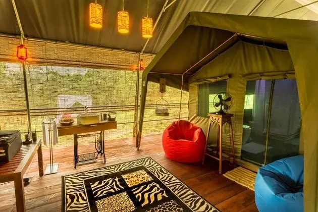 Tent with a Bushwalk Trekking