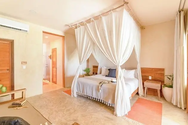 Junior Suite Oceanfront Beach level