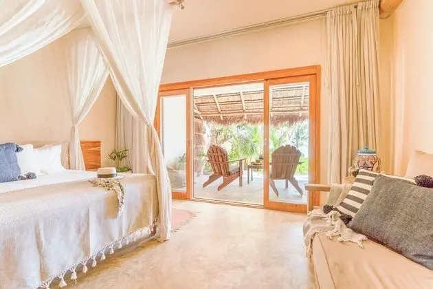 Junior Suite Oceanfront Beach level
