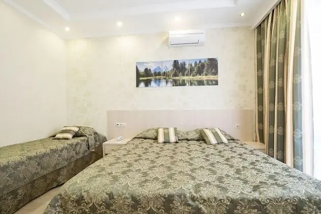 Premium Tek Büyük veya İki Ayrı Yataklı Oda, Havuz Manzaralı