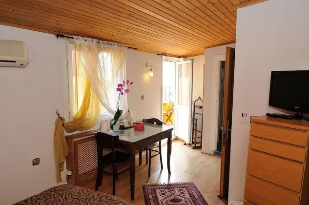 Odada yemek servisi