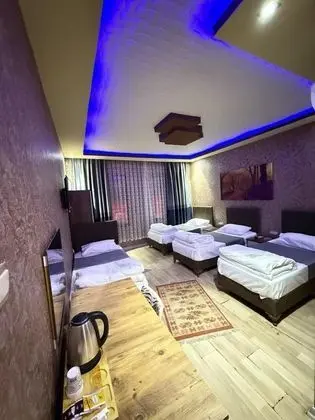 Triple, Manzarasız, 1. Kat