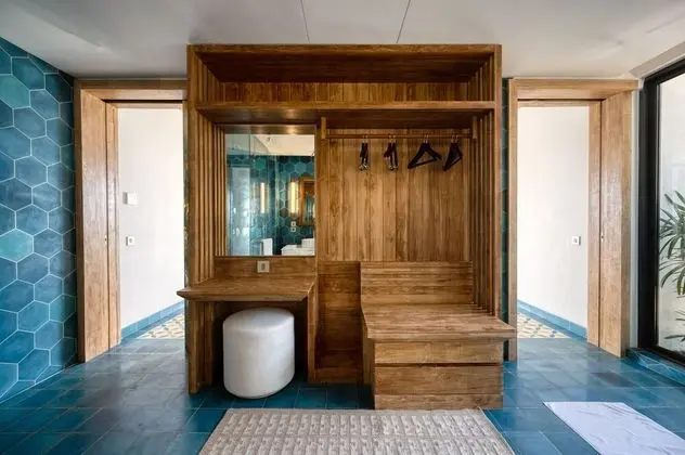Bay View Suite